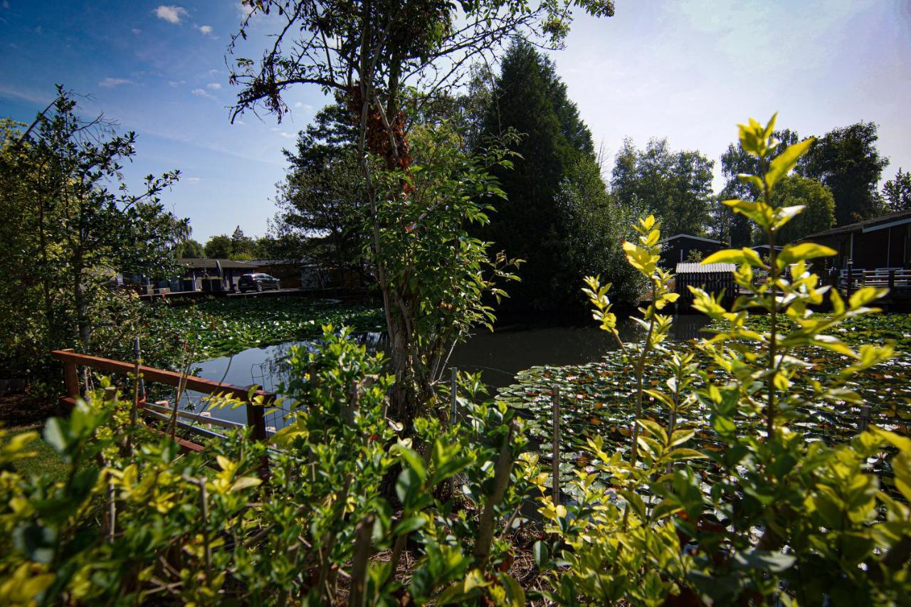 Rustig Gelegen Chalet Kapeki Met Tuin Aan Het Water Geel Luaran gambar