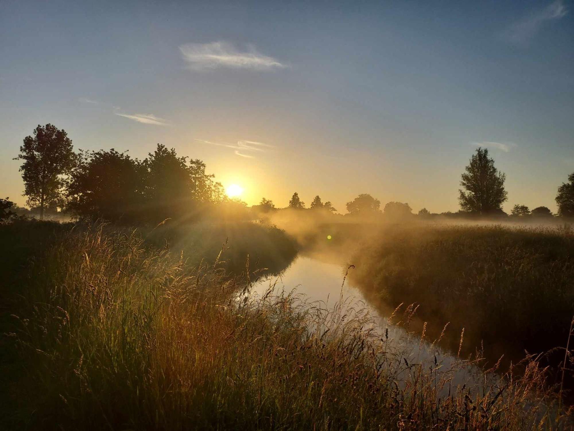 Rustig Gelegen Chalet Kapeki Met Tuin Aan Het Water Geel Luaran gambar