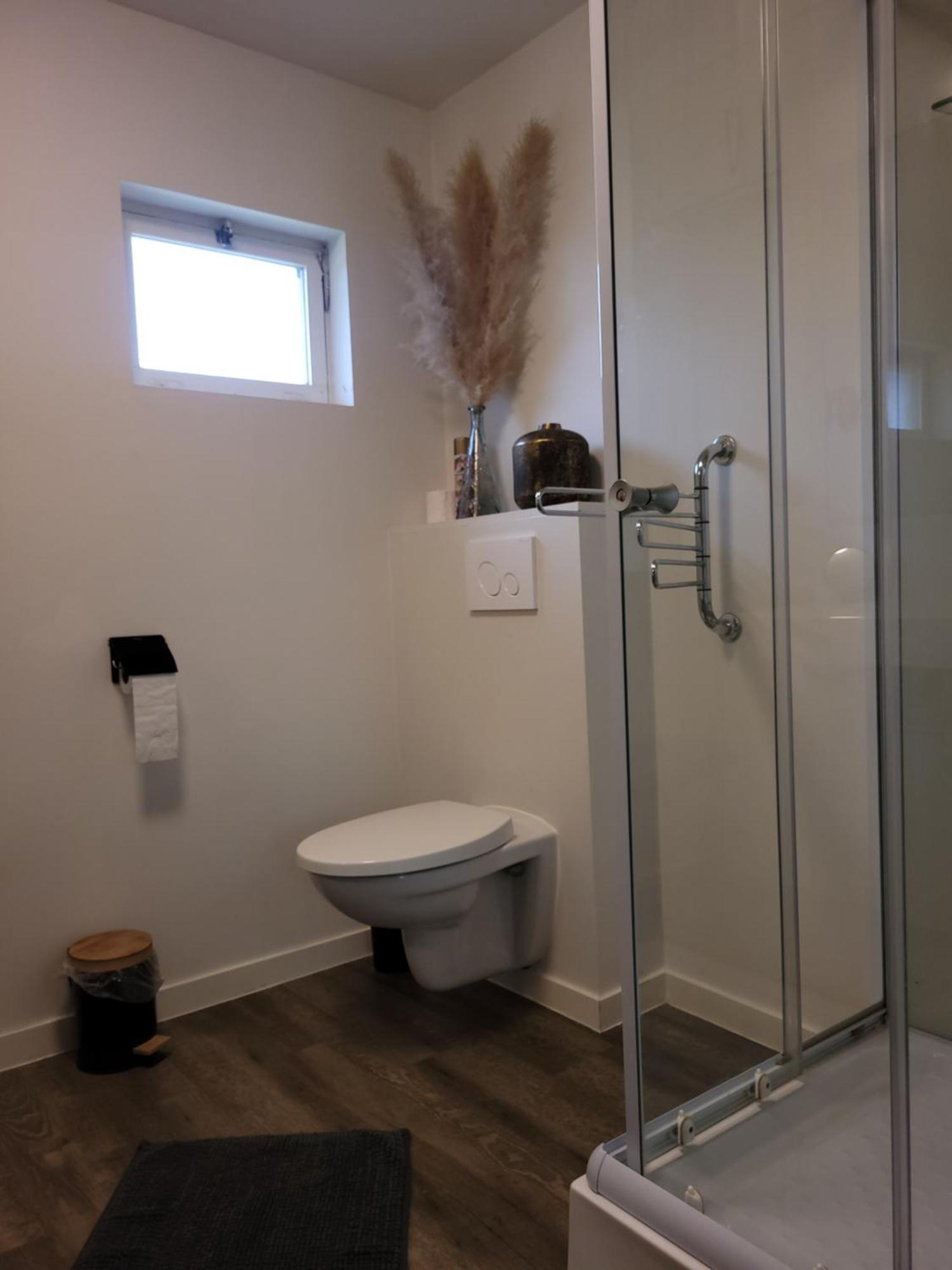 Rustig Gelegen Chalet Kapeki Met Tuin Aan Het Water Geel Luaran gambar