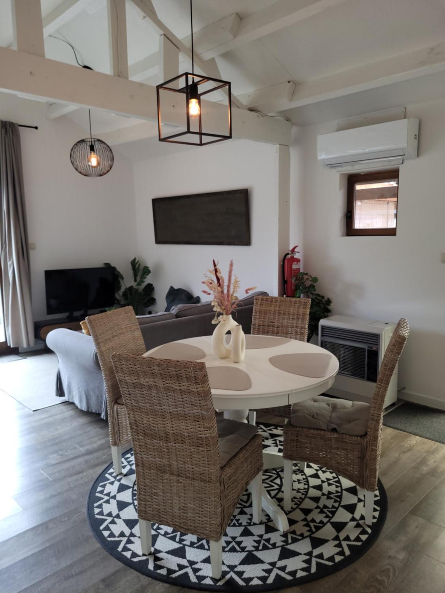 Rustig Gelegen Chalet Kapeki Met Tuin Aan Het Water Geel Luaran gambar